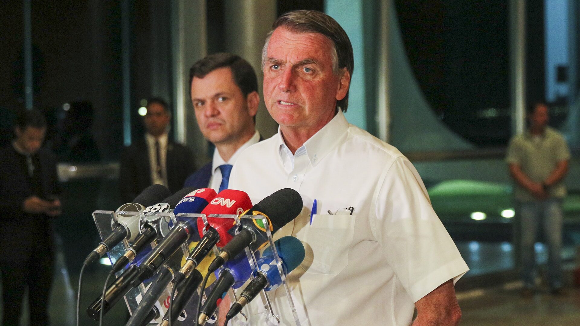 Bolsonaro quebra o silêncio em pronunciamento mas não admite derrota