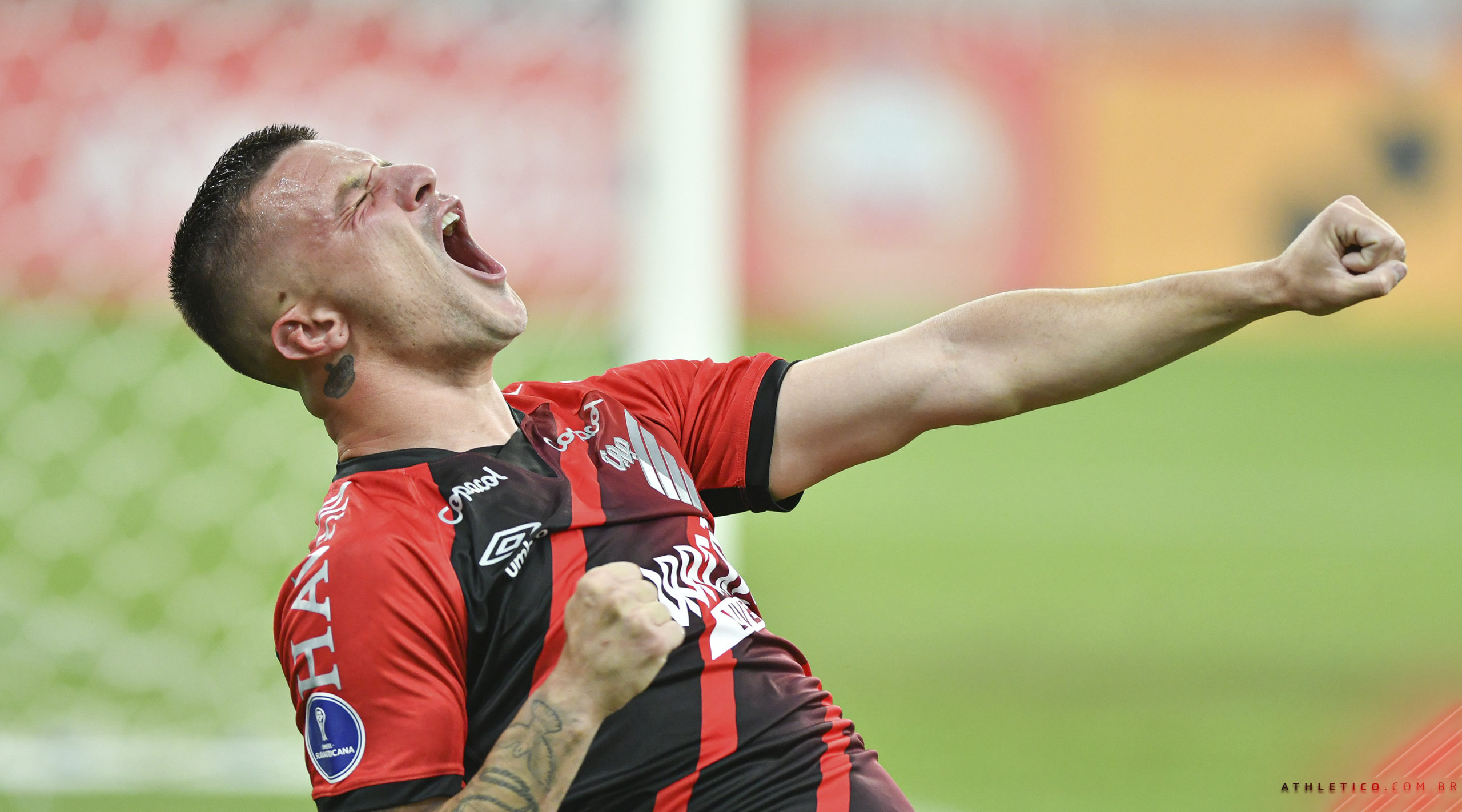 Com gol do atacante Renato Kayzer, o furacão vence na Arena da Baixada e segue na primeira colocação do grupo D.