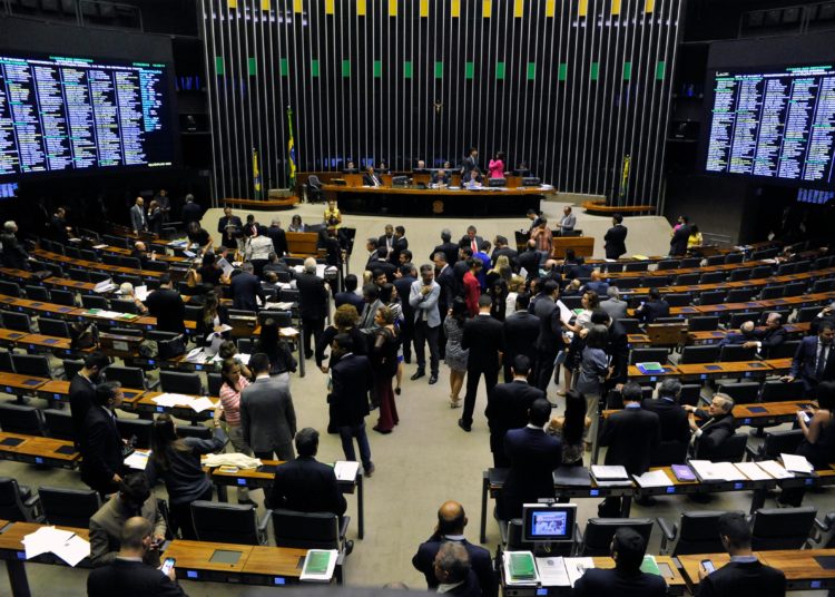 Câmara discute projeto sobre a Cannabis