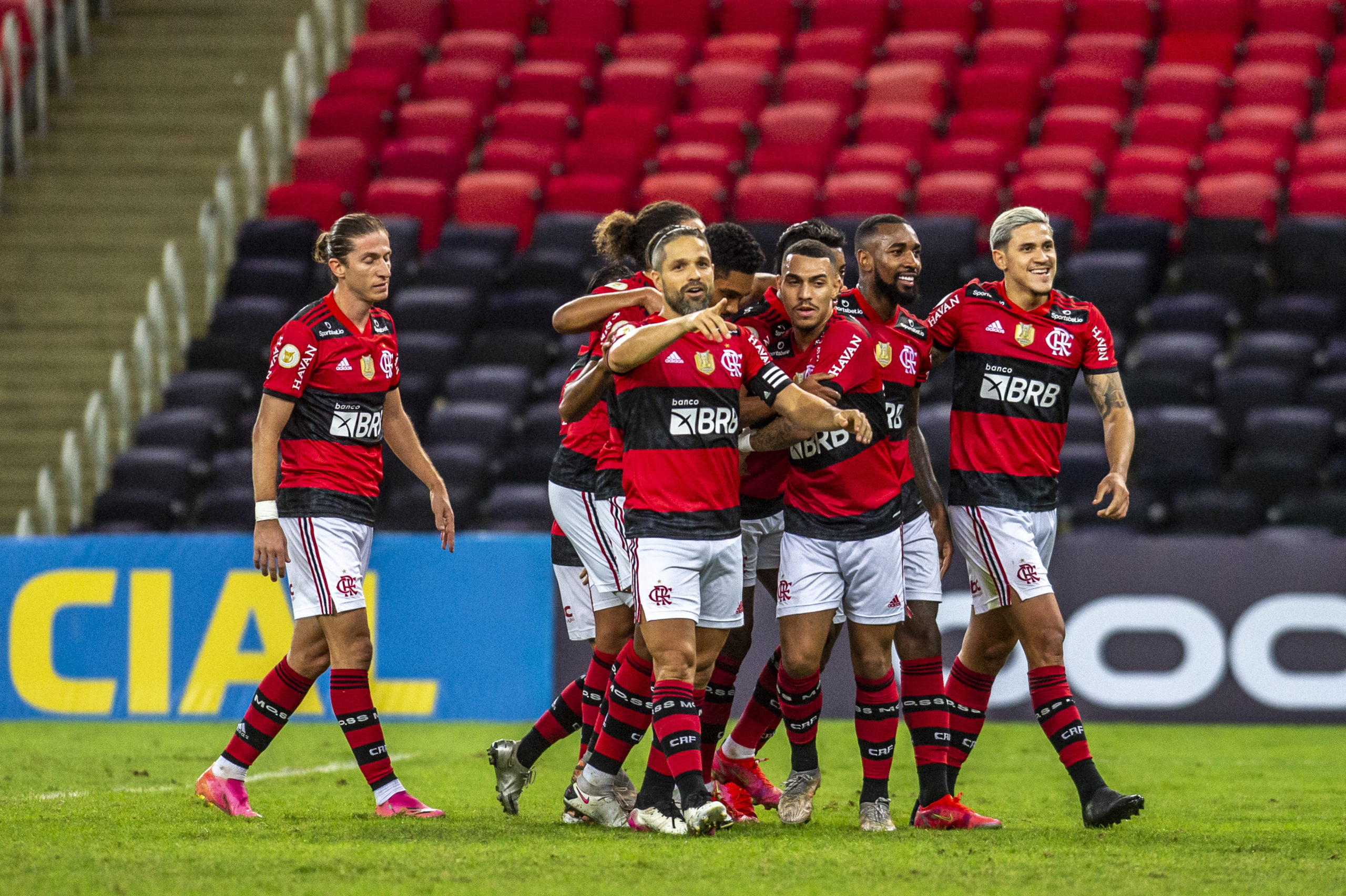 Com susto, Flamengo vence Fortaleza no Maracanã