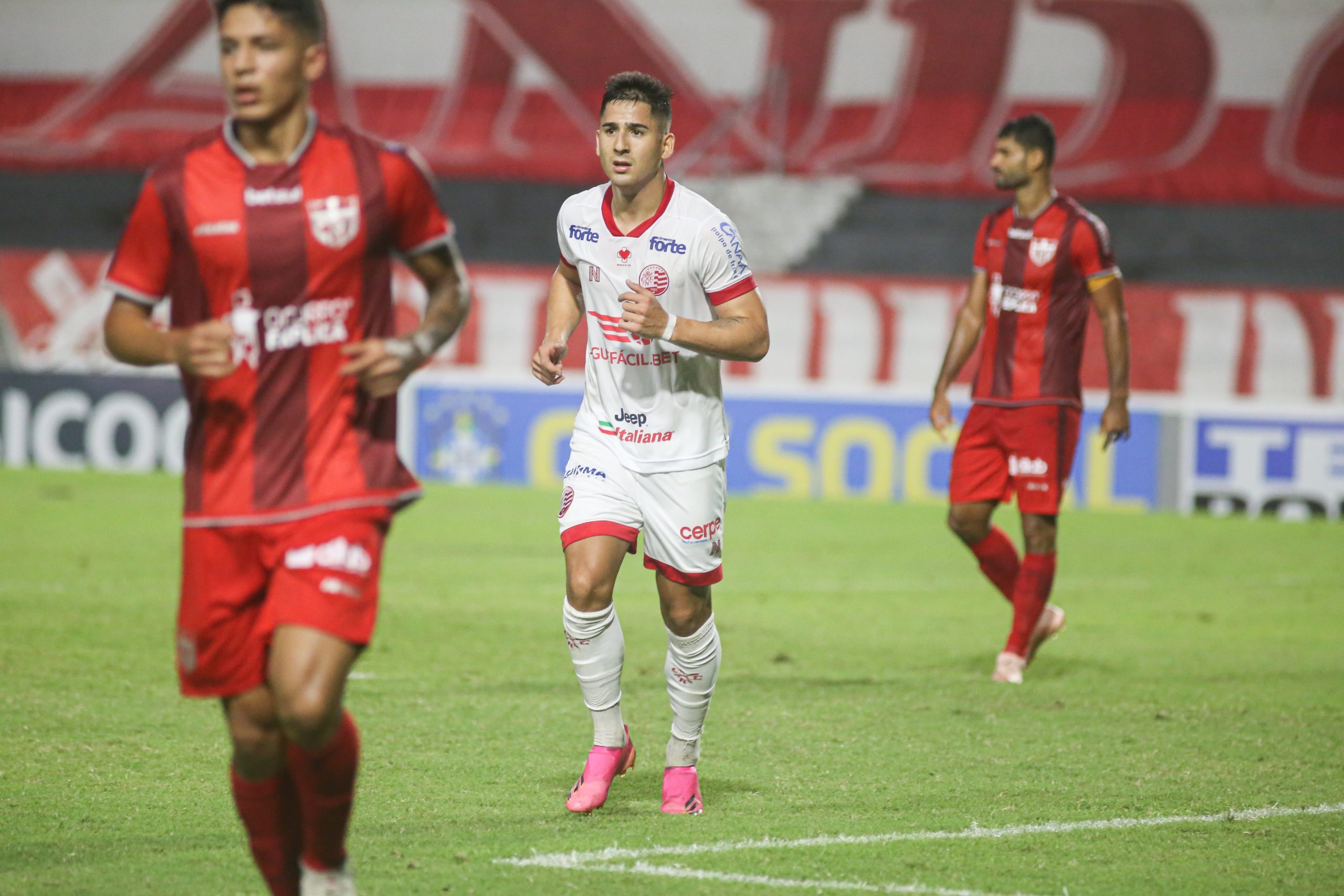 Com gol no fim, CRB empata com Náutico pela Série B