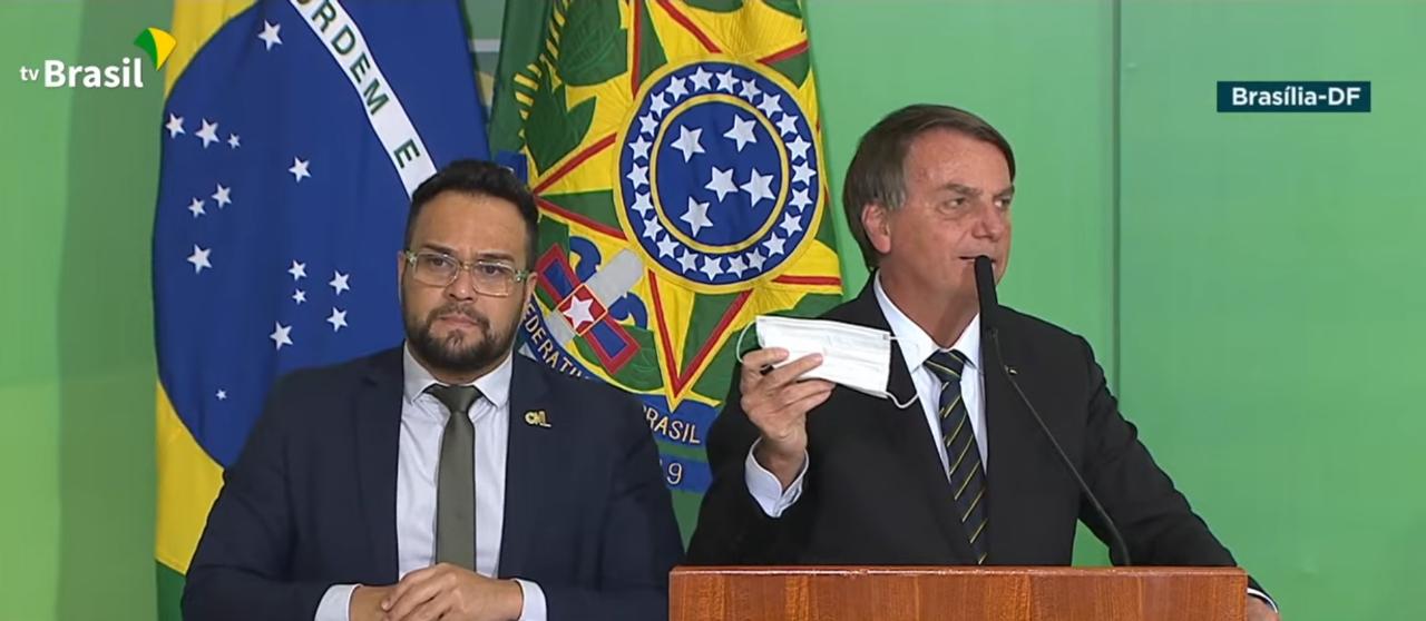 Bolsonaro anuncia que MS vai desobrigar o uso de máscaras