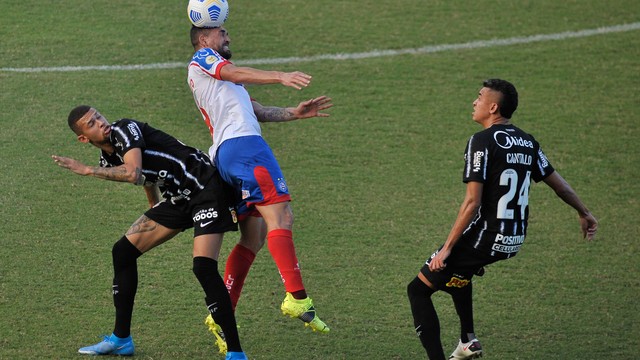 Sem grandes emoções, Bahia e Corinthians empatam sem gols em Pituaçu