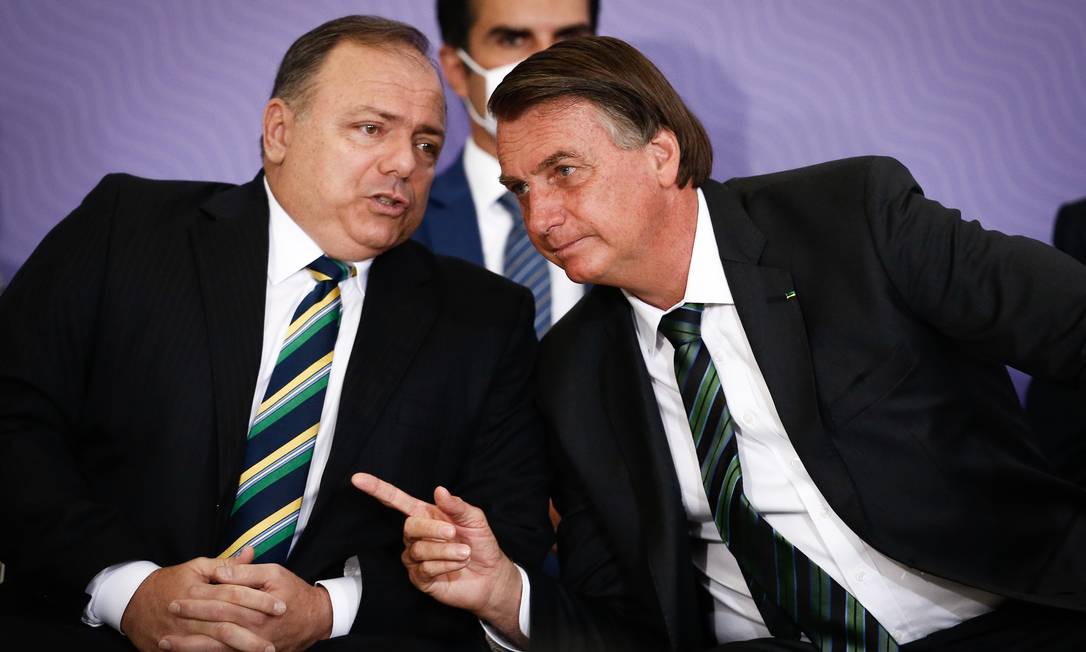 ex-ministro Eduardo Pazuello e presidente Bolsonaro.