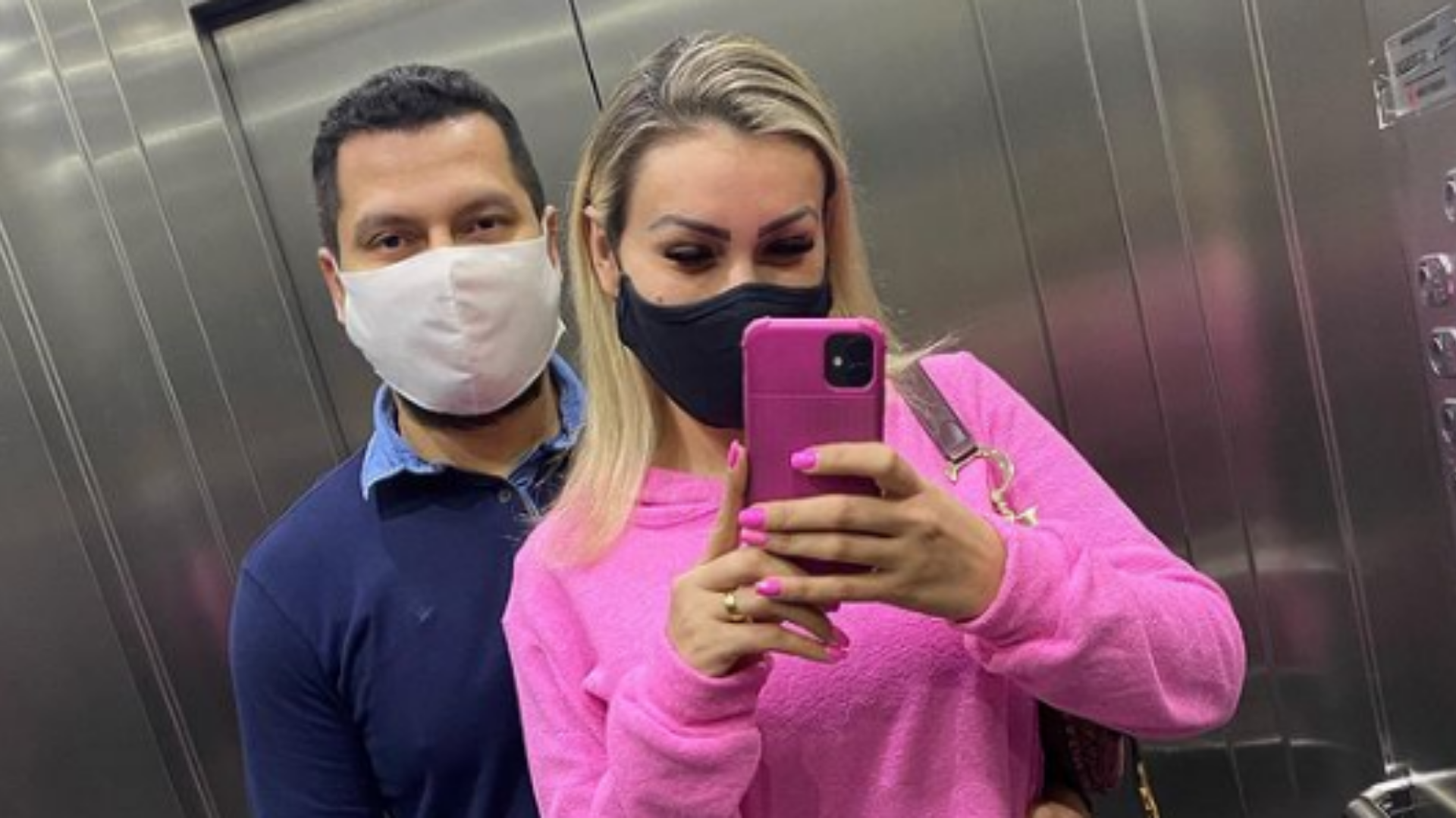 Andressa Urach anuncia sexo do bebê