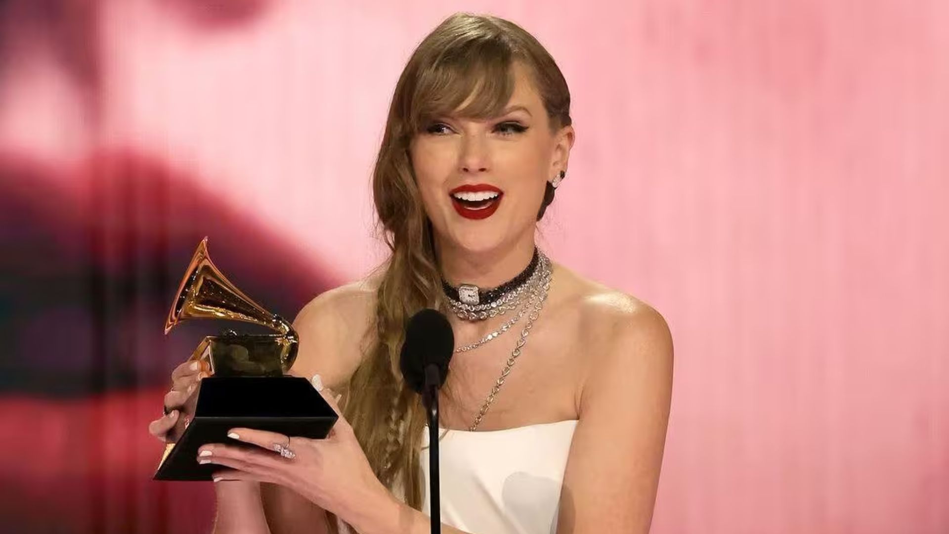 Taylor Swift quebra recorde no Grammy e mulheres brilham na premiação -  CMAIS