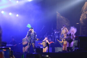Luísa Sonza apresenta show gratuito de “Brutal Paraíso” em Brasília
