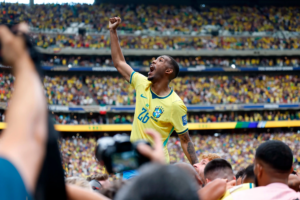 Brasil reage, vence o Japão e avança às oitavas da Copa do Mundo