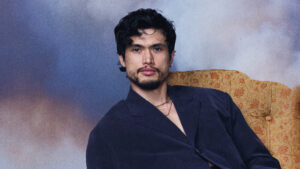 Charles Melton surge como favorito para papel crucial em Naruto