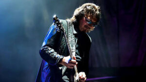 Tony Iommi quebra jejum de duas décadas com novo álbum solo